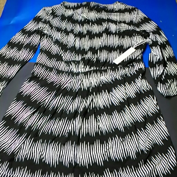 Dress - Picture 2 of 4